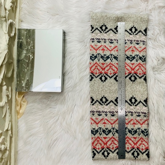 American Eagle Sweater Infinity Scarf NWOT - Picture 5 of 5